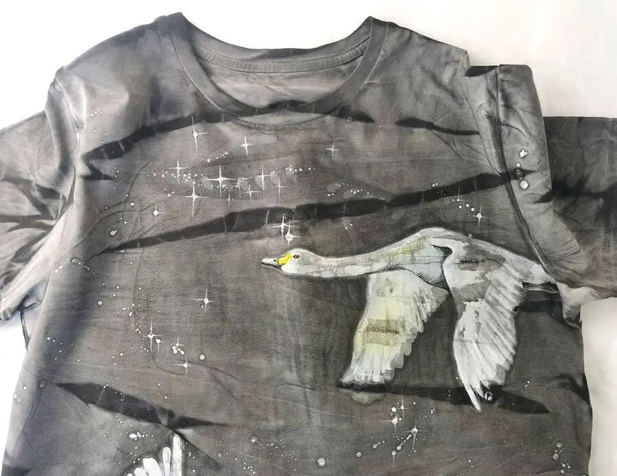 Горячий батик на одежде: Лебедь