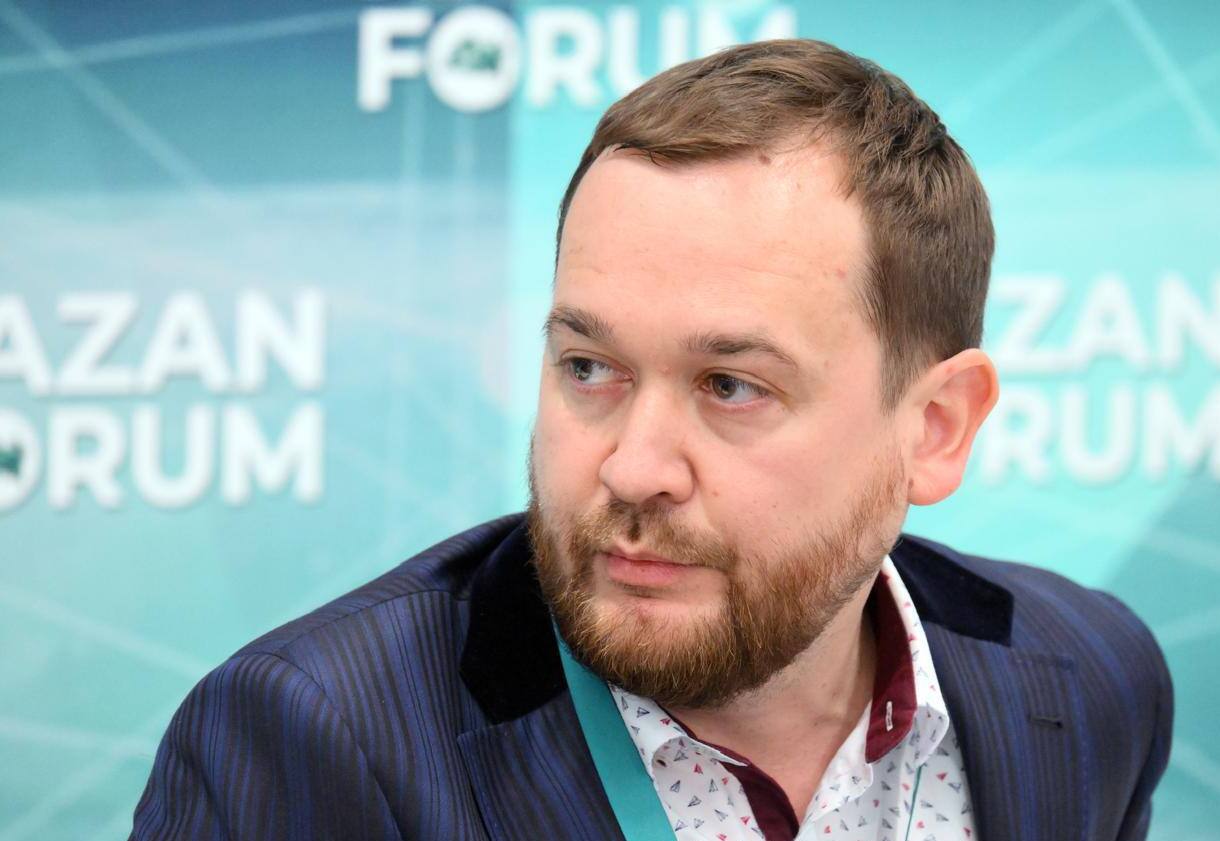 В рамках курса дает обратную связь и консультирует на Тарифах 2 и 3